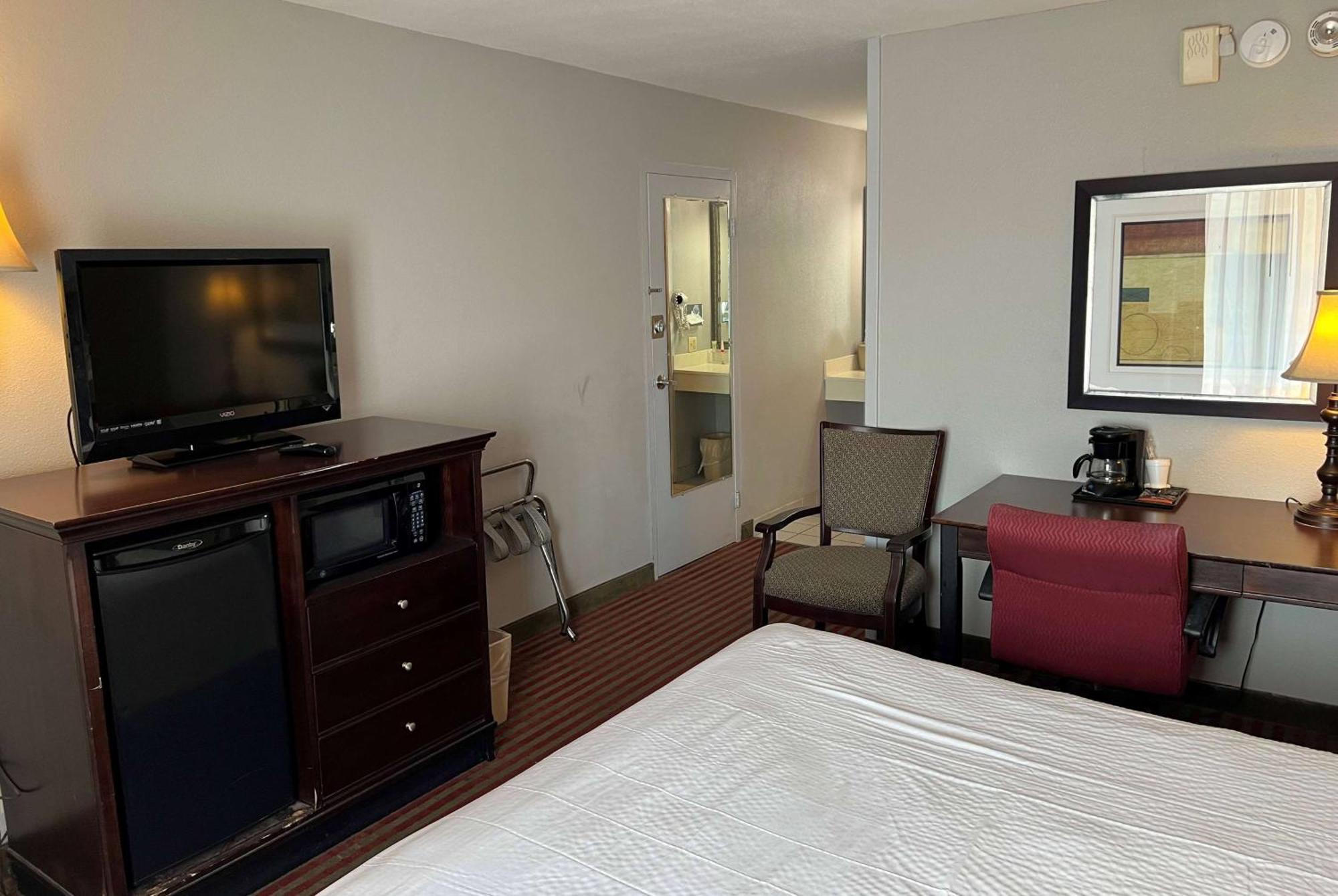 Days Inn By Wyndham Pittsburg Ks Ngoại thất bức ảnh