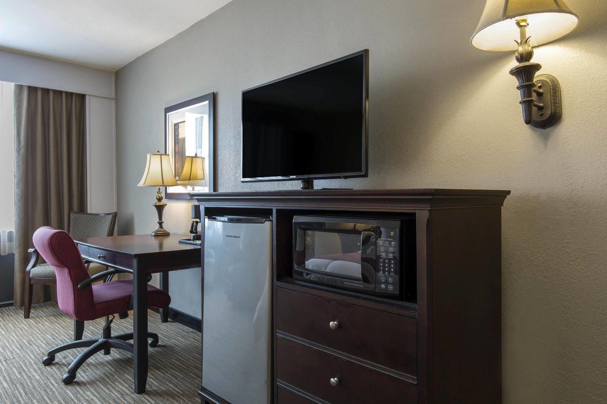 Days Inn By Wyndham Pittsburg Ks Ngoại thất bức ảnh