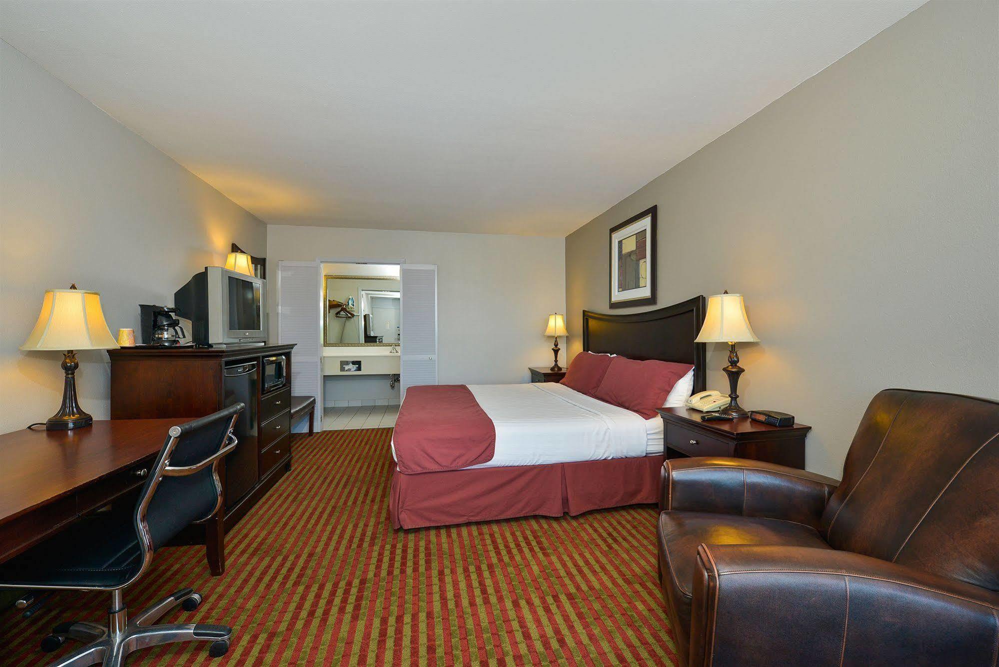 Days Inn By Wyndham Pittsburg Ks Ngoại thất bức ảnh