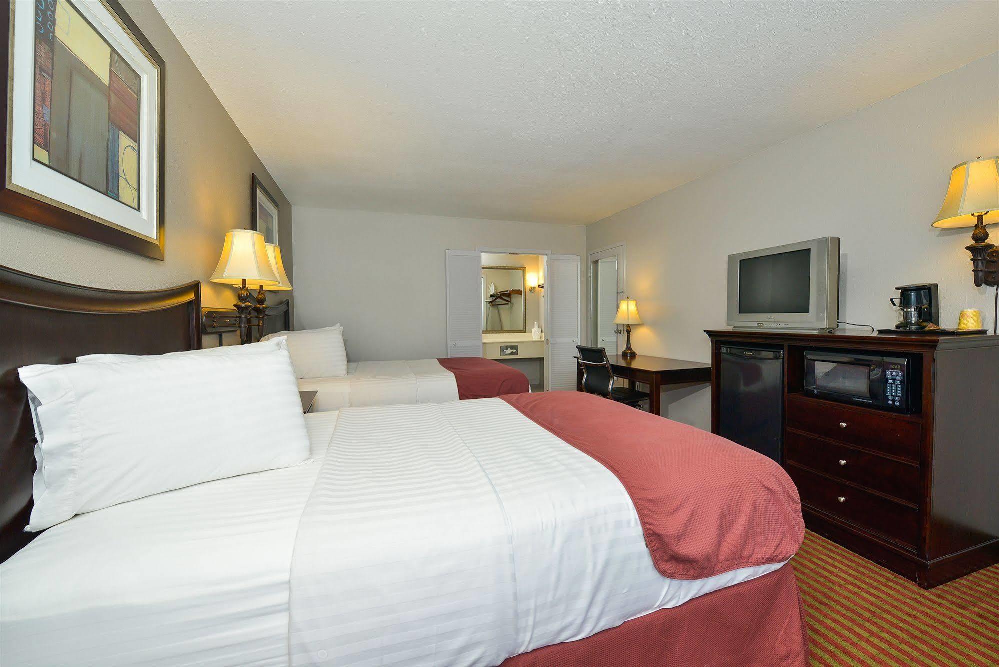 Days Inn By Wyndham Pittsburg Ks Ngoại thất bức ảnh
