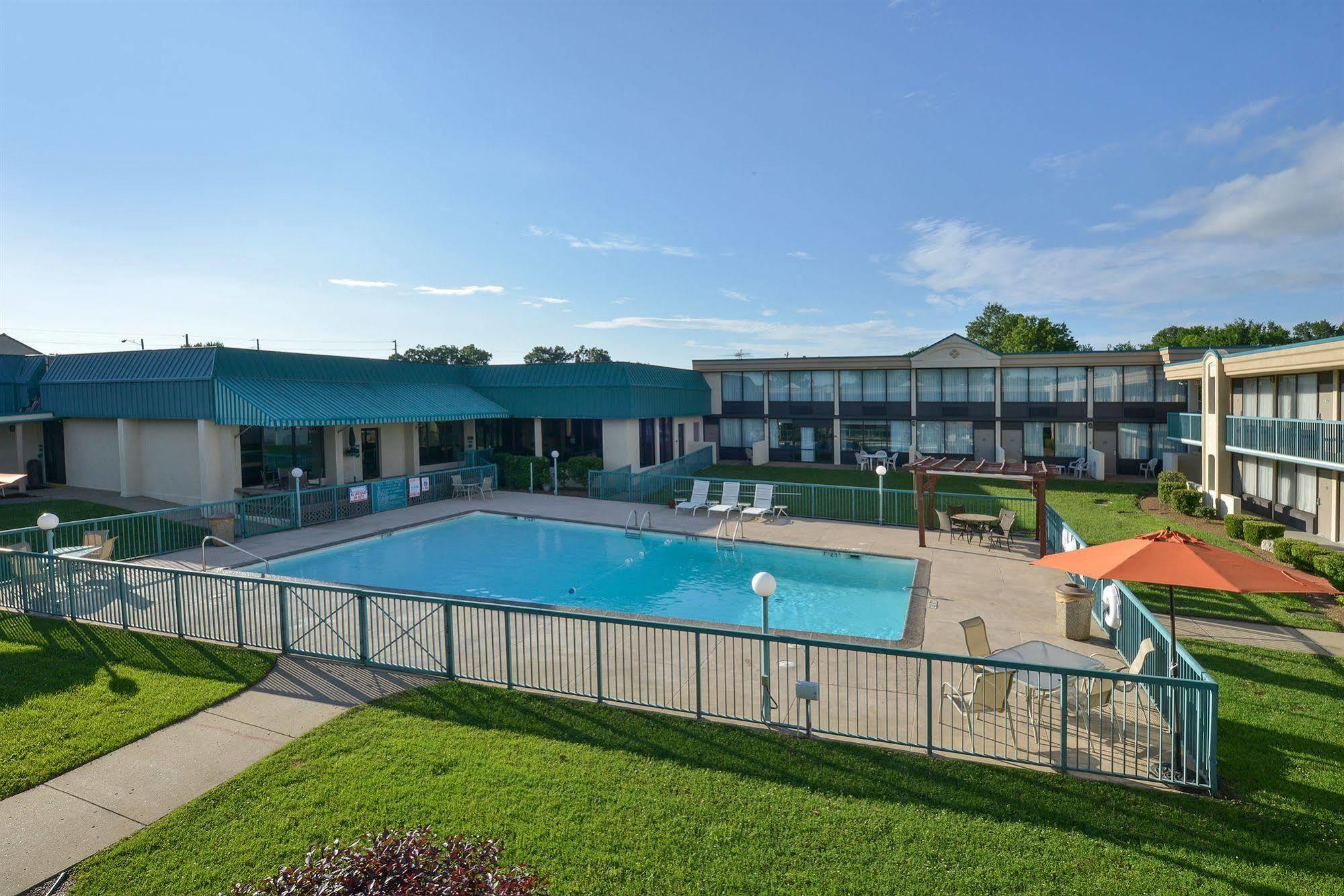 Days Inn By Wyndham Pittsburg Ks Ngoại thất bức ảnh