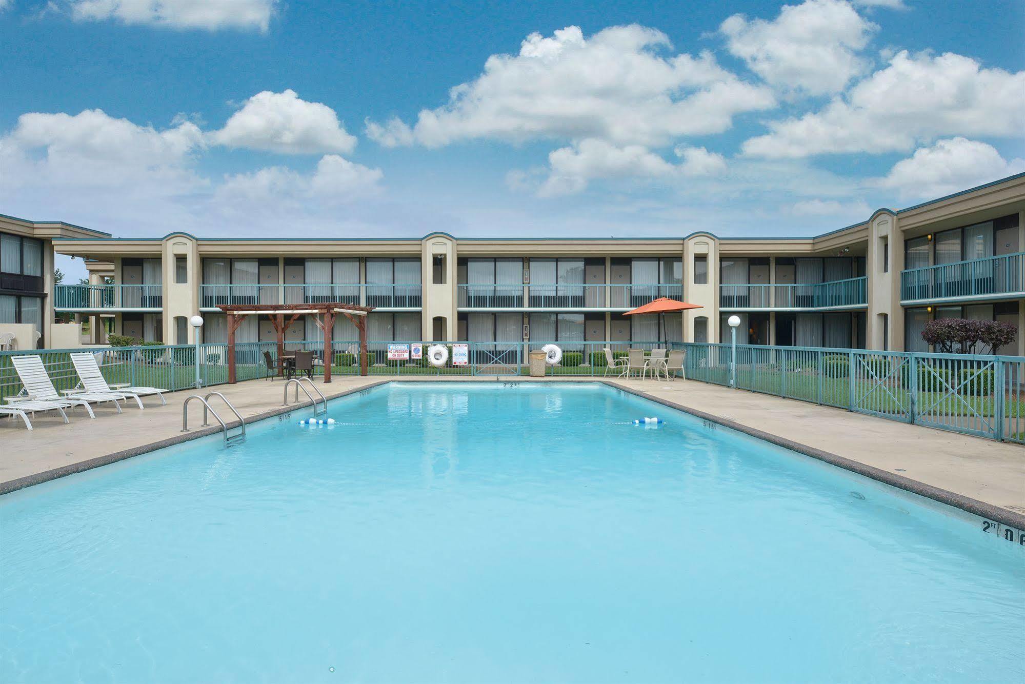 Days Inn By Wyndham Pittsburg Ks Ngoại thất bức ảnh