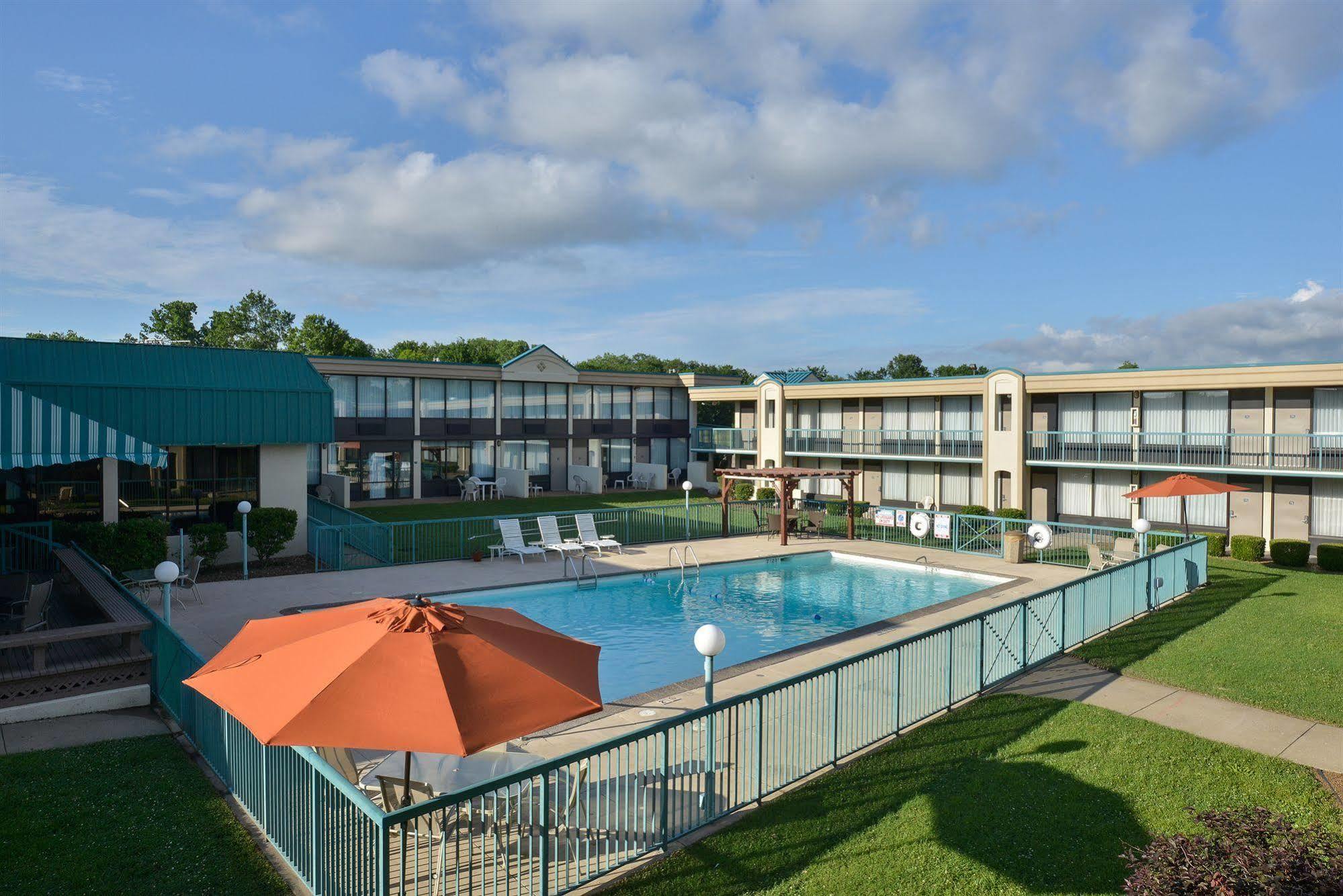 Days Inn By Wyndham Pittsburg Ks Ngoại thất bức ảnh